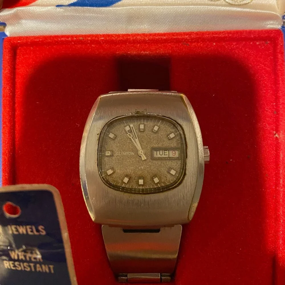 Vintage Clinton, Water and Shock Resistant Watch - Picture 1 of 12